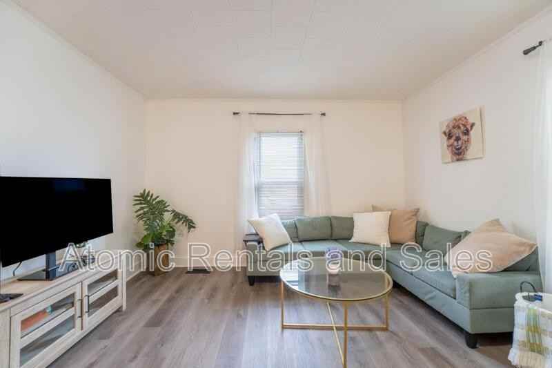 703 W 2nd Ave - Photo 7 of 27