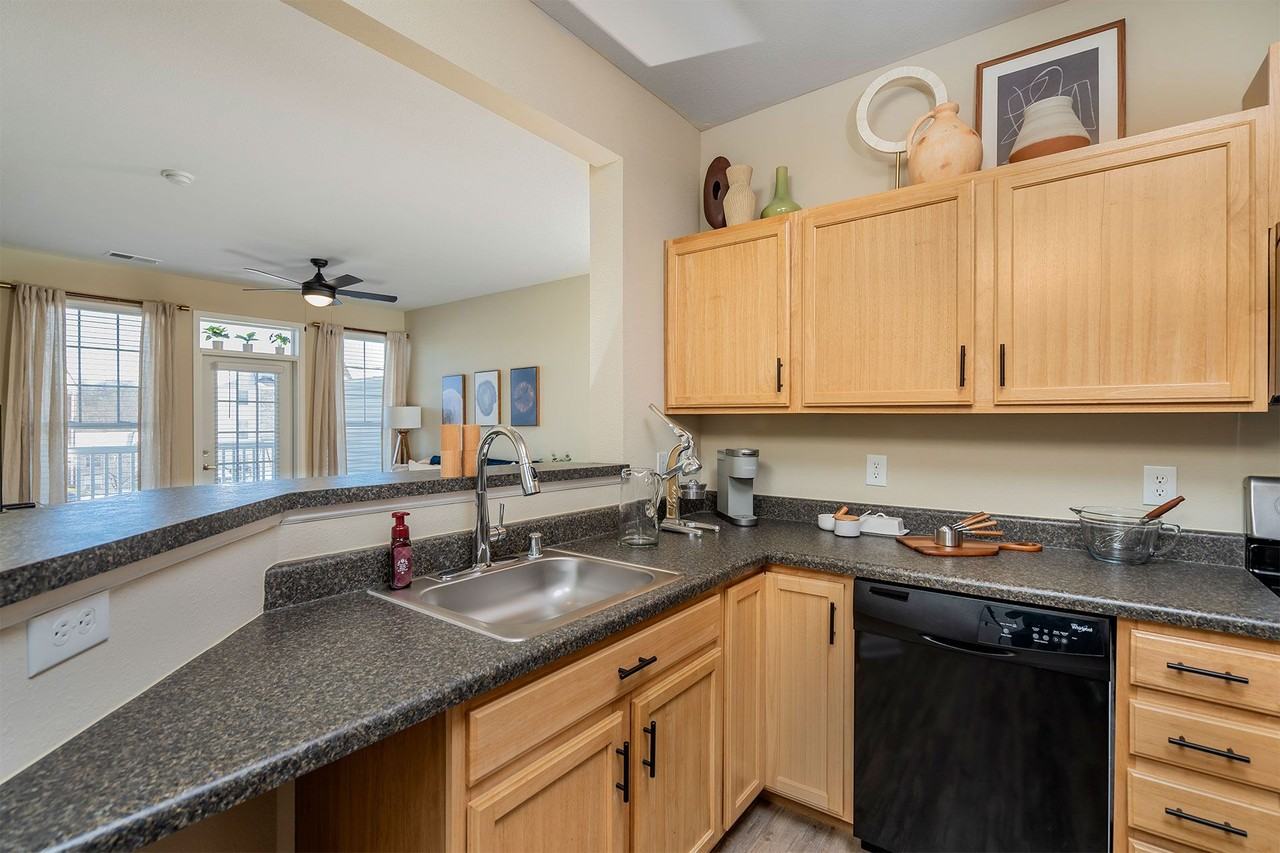 Brookstone Crossing Apartments - Photo 3 of 22