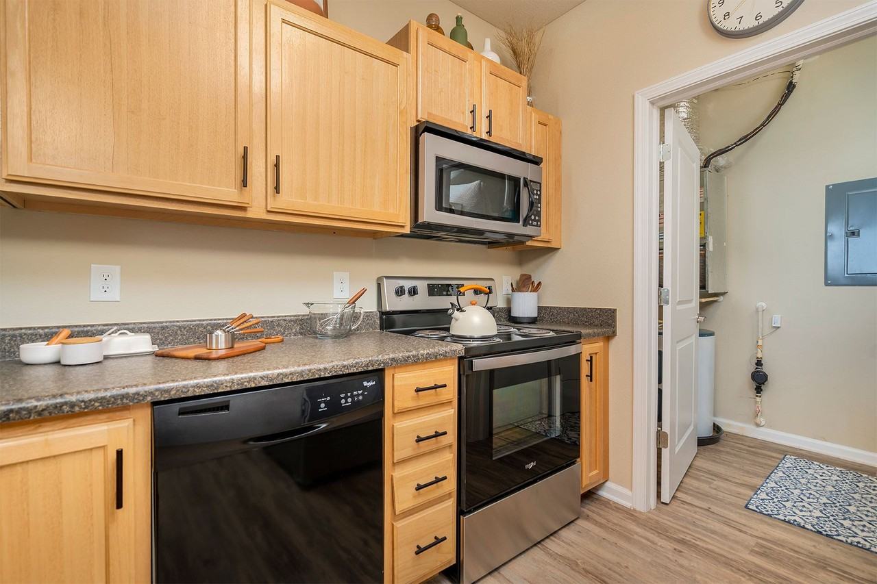 Brookstone Crossing Apartments - Photo 4 of 22