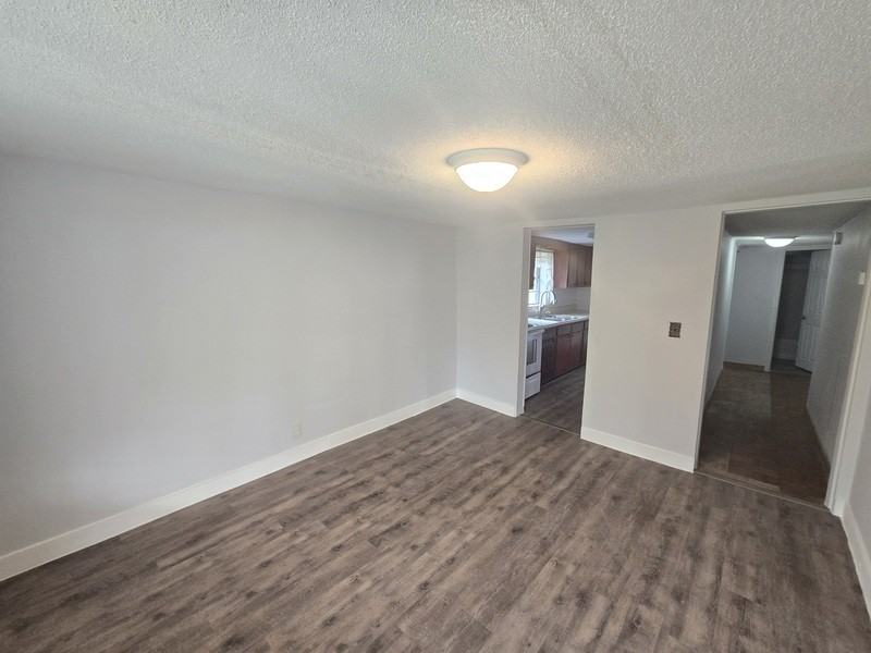 1007 Olsen Ave - Photo 5 of 26