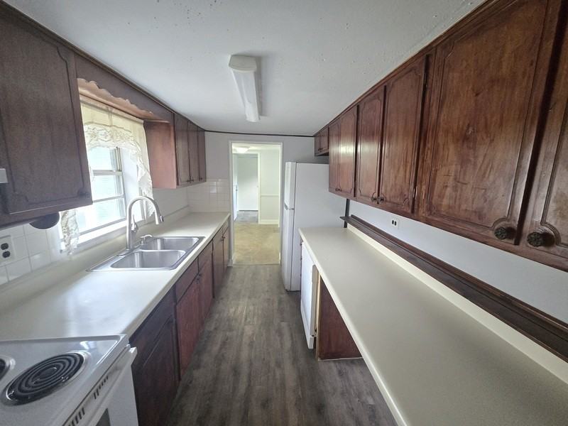 1007 Olsen Ave - Photo 7 of 26