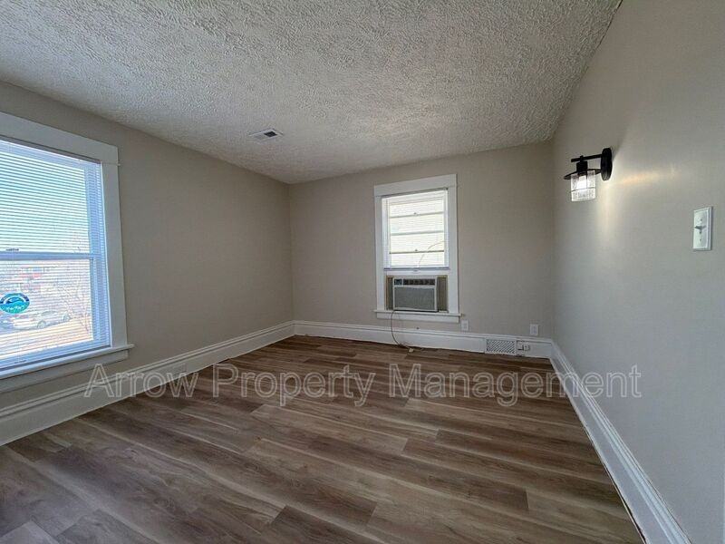 2121 Washington St #4 - Photo 2 of 8