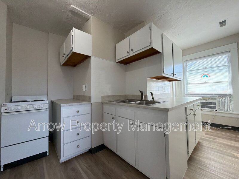 2121 Washington St #4 - Photo 3 of 8