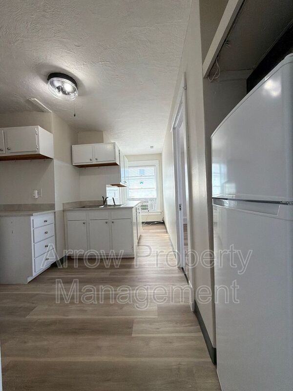 2121 Washington St #4 - Photo 4 of 8