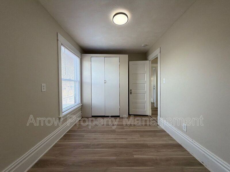 2121 Washington St #4 - Photo 6 of 8