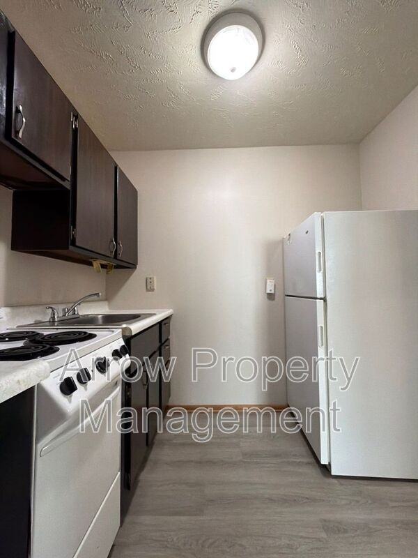 1410 F St #8 - Photo 4 of 7