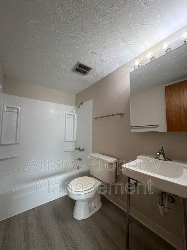 1410 F St #8 - Photo 6 of 7