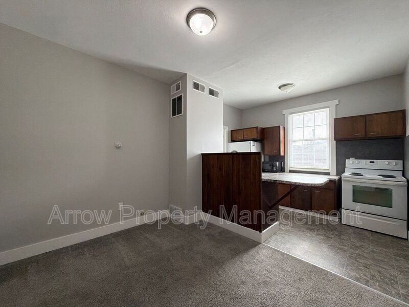 2004 S 10th St #4 - Photo 2 of 10