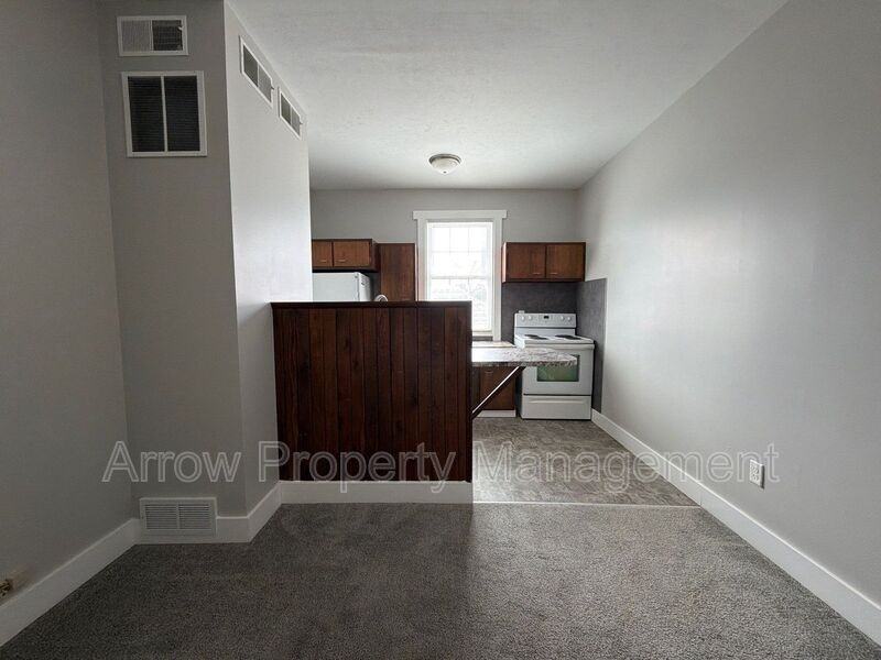 2004 S 10th St #4 - Photo 3 of 10