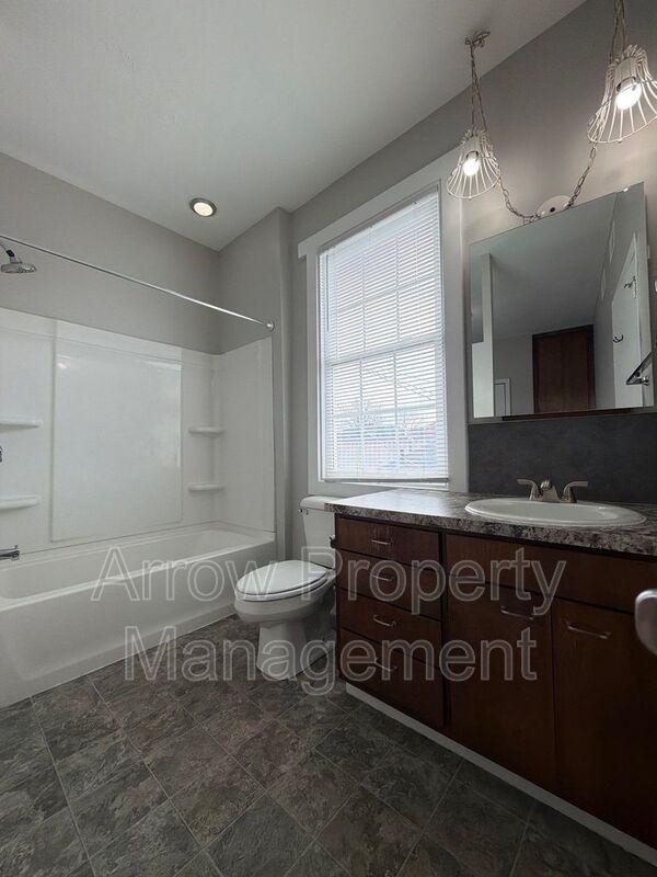 2004 S 10th St #4 - Photo 7 of 10