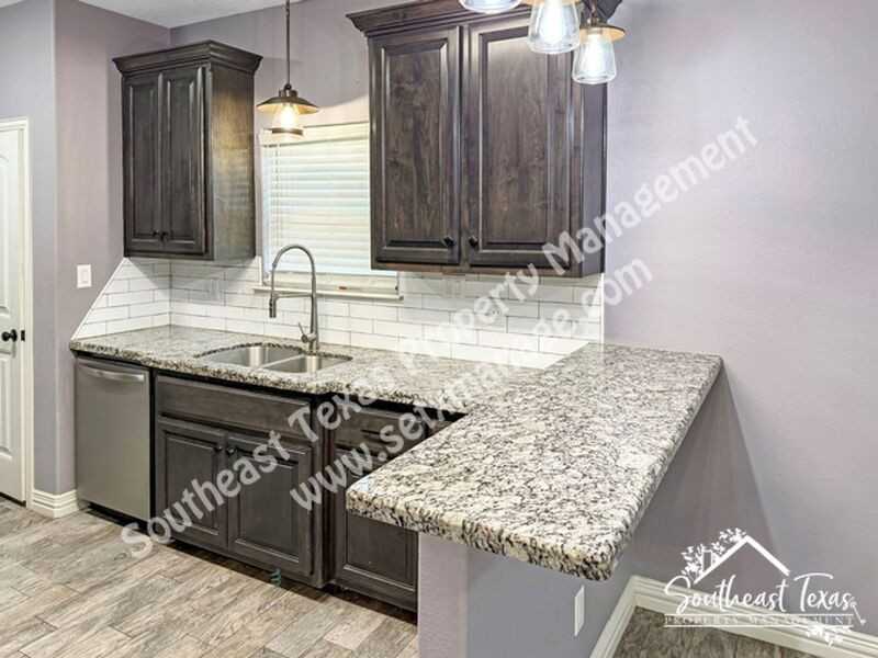 2424 Avenue C - Photo 4 of 16