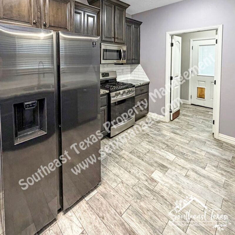 2424 Avenue C - Photo 5 of 16