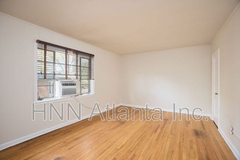 1347 Briarwood Dr Ne #3 - Photo 5 of 8