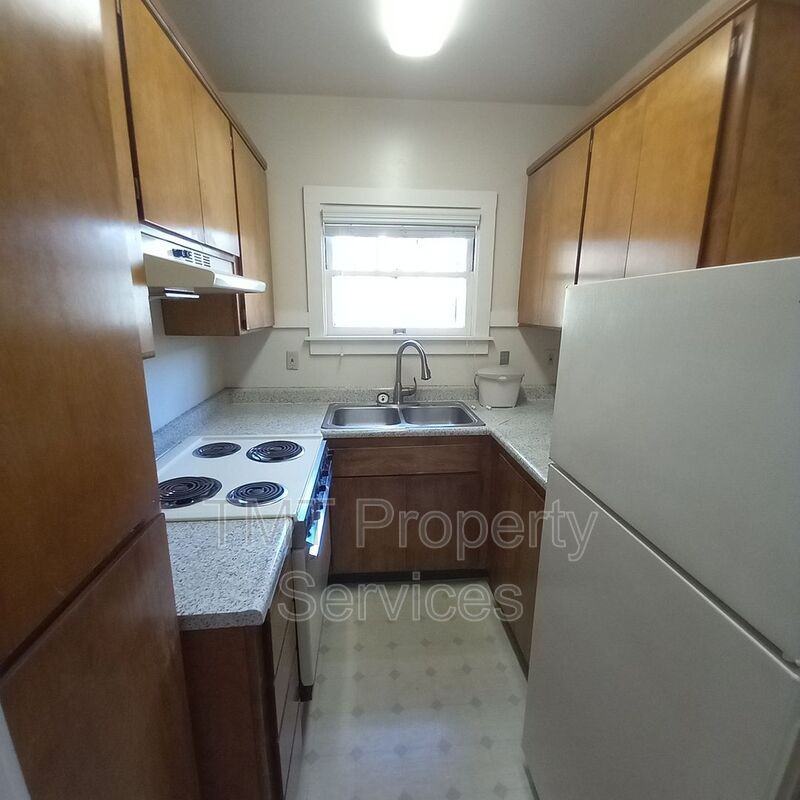 1019 H St - Photo 4 of 10