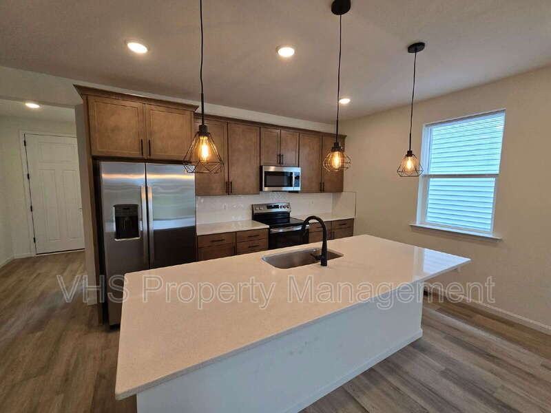 609 Clover Ln - Photo 3 of 30