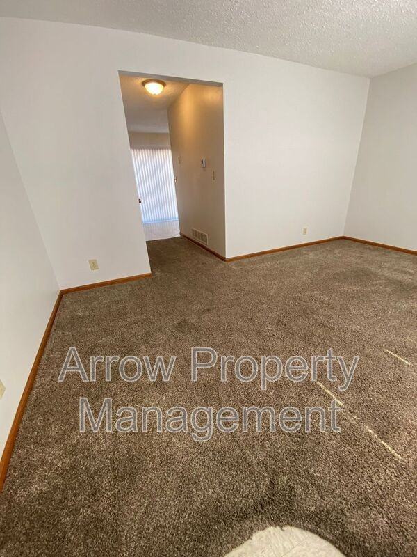 1326 S Jackson St - Photo 2 of 18