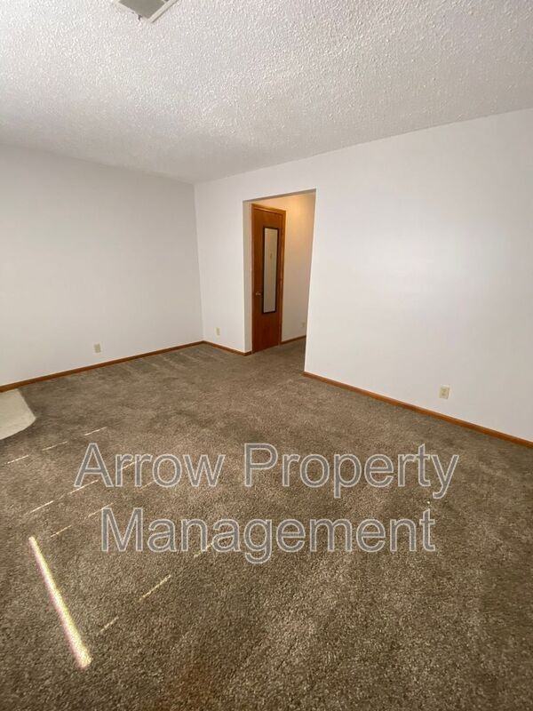 1326 S Jackson St - Photo 3 of 18