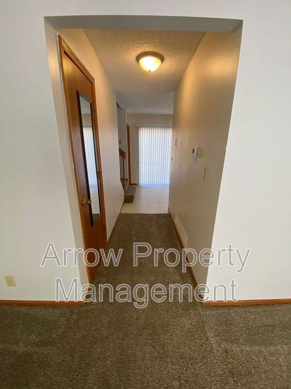 1326 S Jackson St - Photo 4 of 18