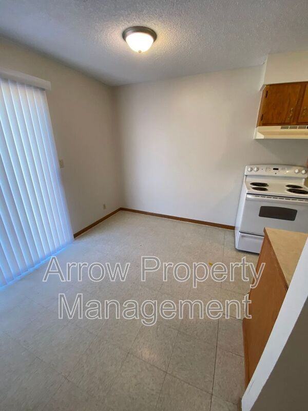 1326 S Jackson St - Photo 5 of 18