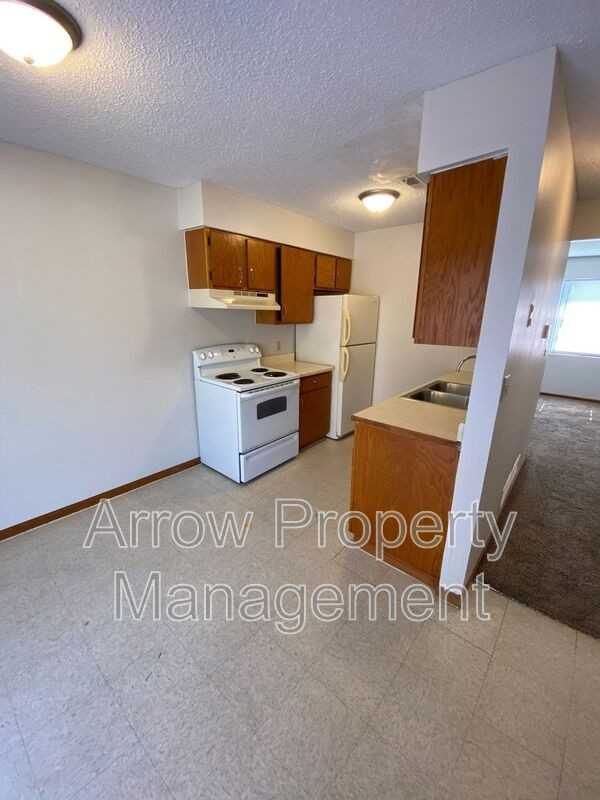 1326 S Jackson St - Photo 6 of 18