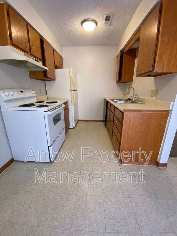 1326 S Jackson St - Photo 7 of 18