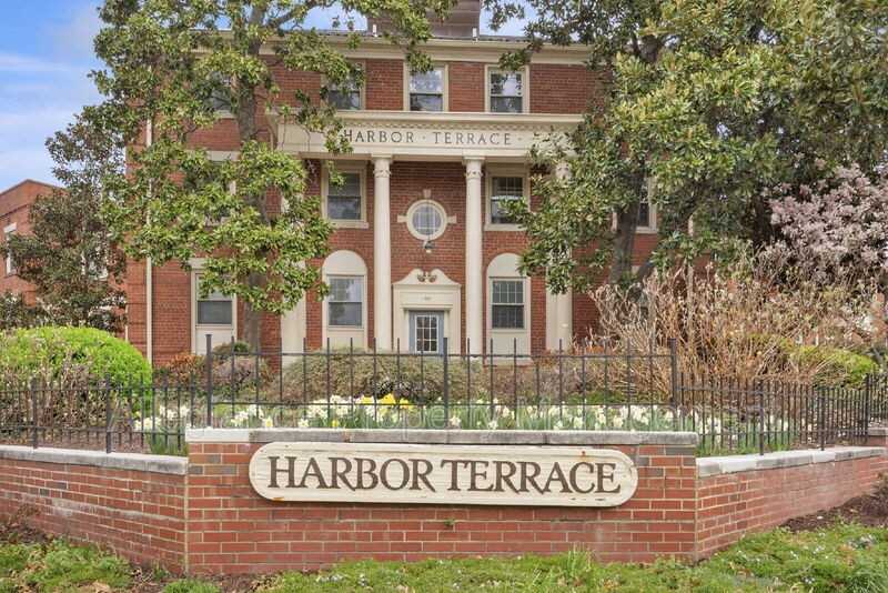 1301 E Abingdon Dr #2