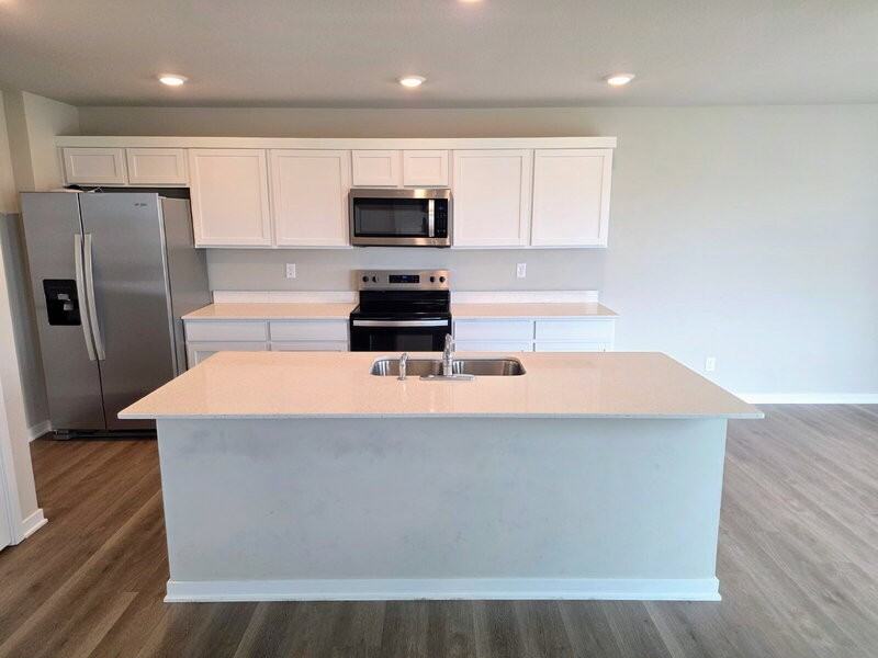 655 Nw Williamsburg Ln - Photo 3 of 38