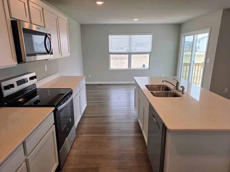 655 Nw Williamsburg Ln - Photo 4 of 38