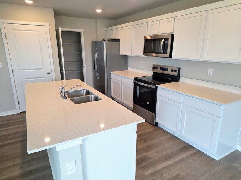 655 Nw Williamsburg Ln - Photo 5 of 38