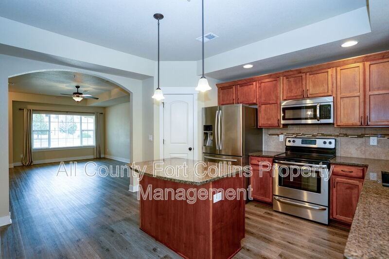 5020 Cinquefoil Ln #E - Photo 5 of 17