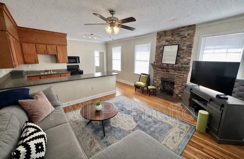 1004 Belleview St #B - Photo 3 of 7