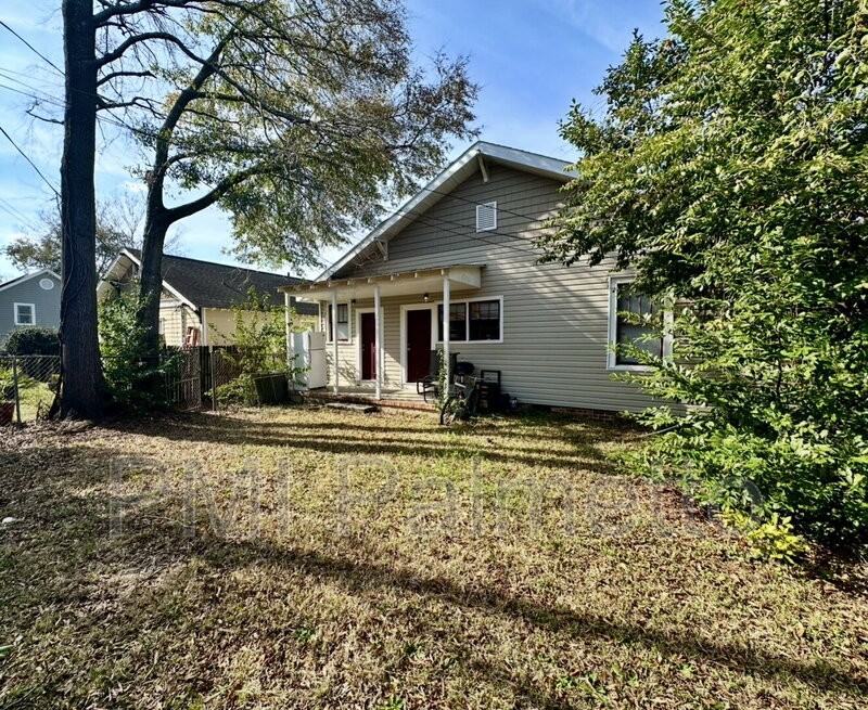 1004 Belleview St #B - Photo 7 of 7