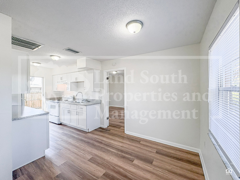 420 Allamanda Dr - Photo 5 of 17