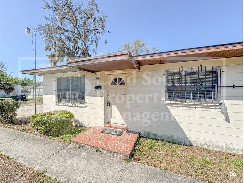 322 Ariana St - Photo 2 of 12