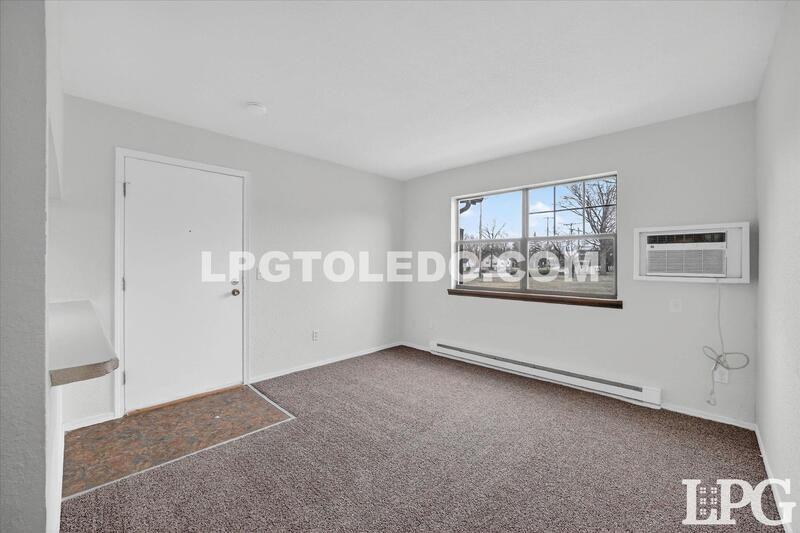 1230 Bedford Woods Dr - Photo 2 of 26