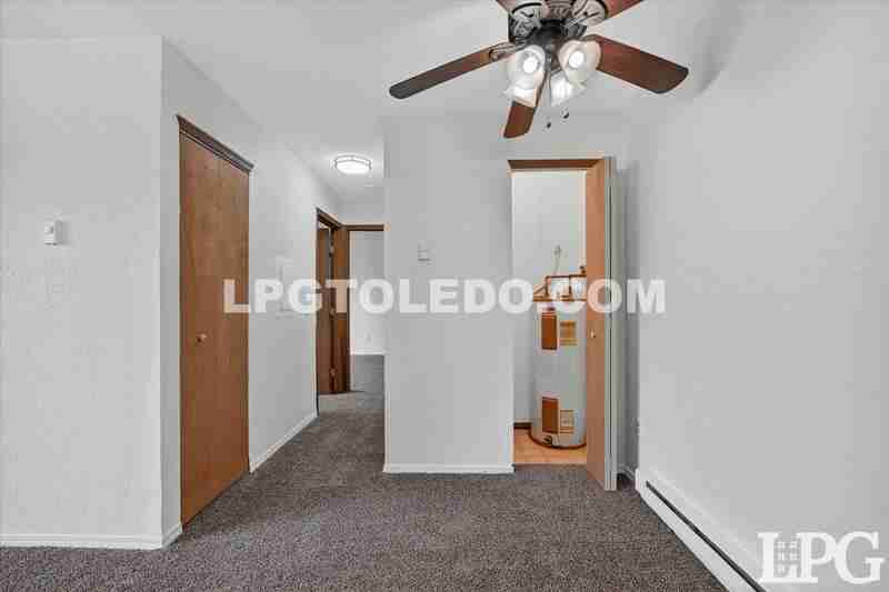 1230 Bedford Woods Dr - Photo 3 of 26