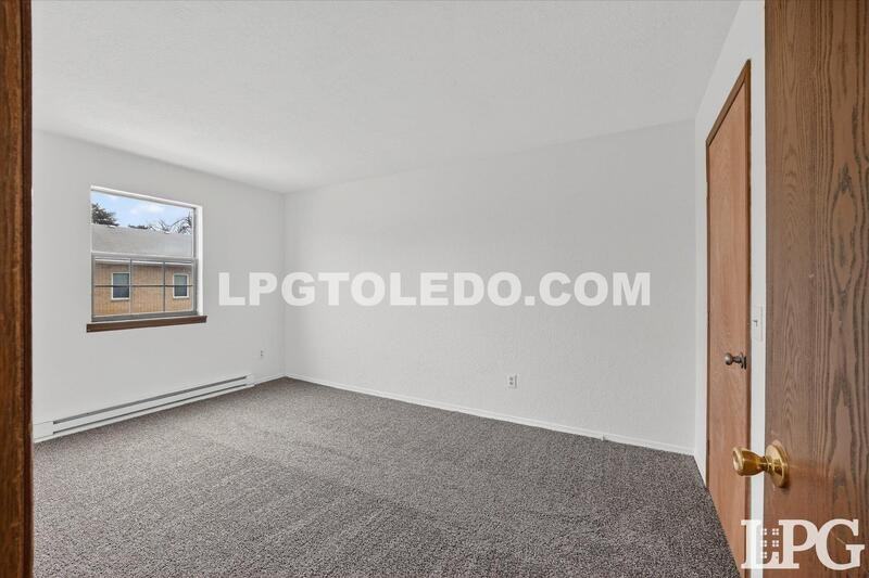 1230 Bedford Woods Dr - Photo 7 of 26