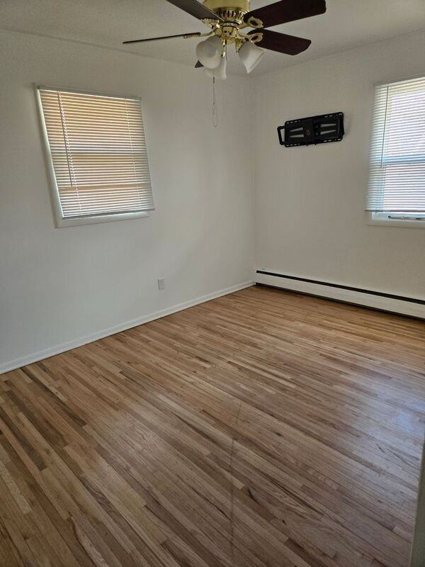 4200 Lake Breeze Ave - Photo 3 of 9