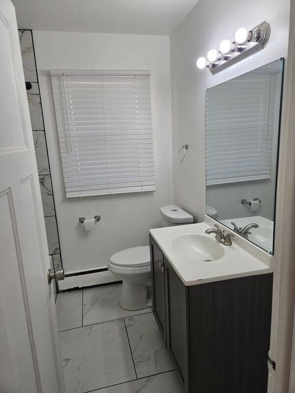 4200 Lake Breeze Ave - Photo 7 of 9