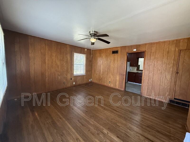 43 E 50th Ct N - Photo 3 of 13