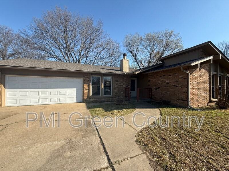 316 W Austin St - Photo 2 of 16