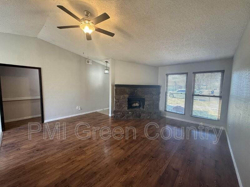 316 W Austin St - Photo 6 of 16