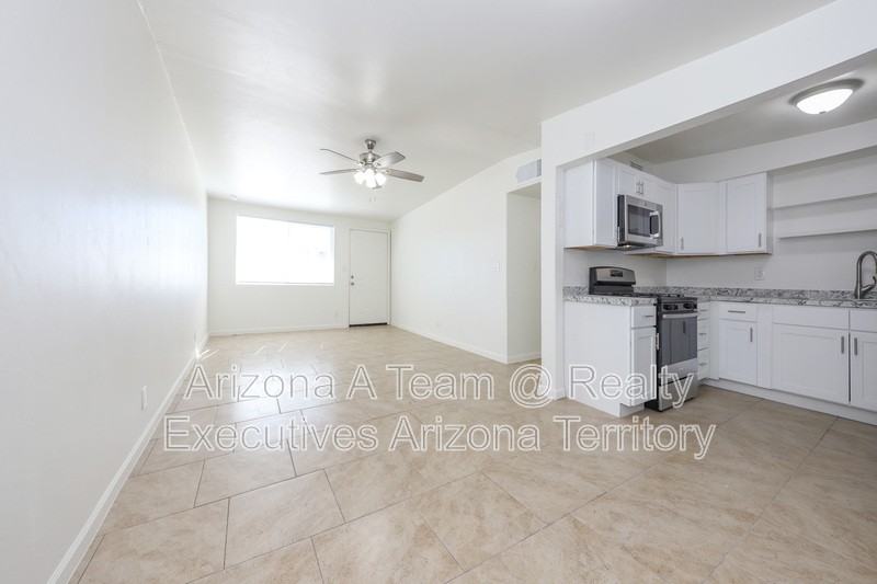 2012 S Beverly Ave - Photo 2 of 20
