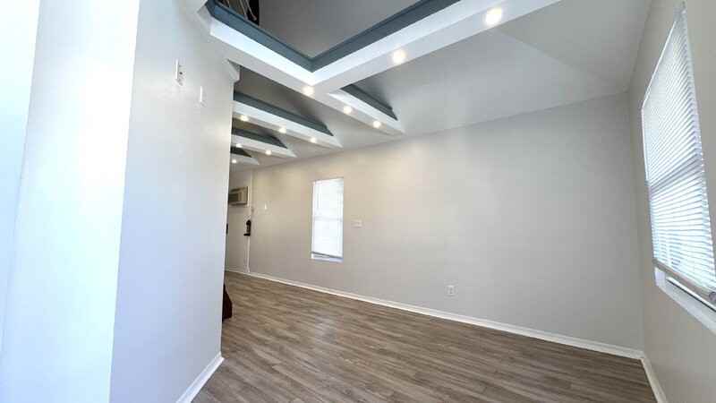 215 N Wild Olive Ave #2 - Photo 3 of 32