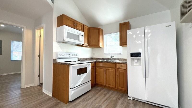 215 N Wild Olive Ave #2 - Photo 4 of 32