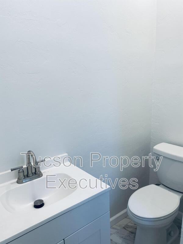 124 E Jacinto St - Photo 5 of 11