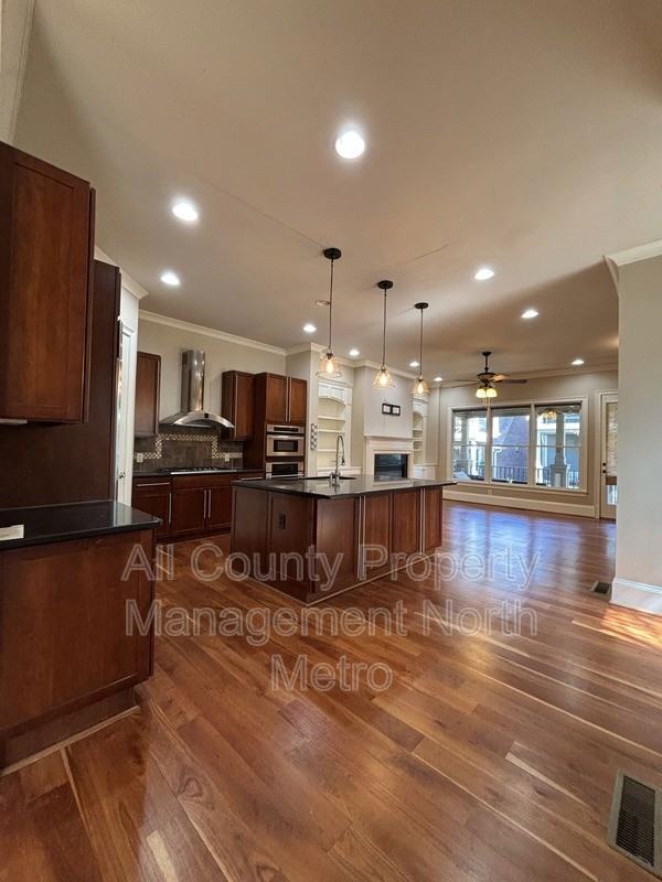 395 Laurent St Nw - Photo 3 of 18