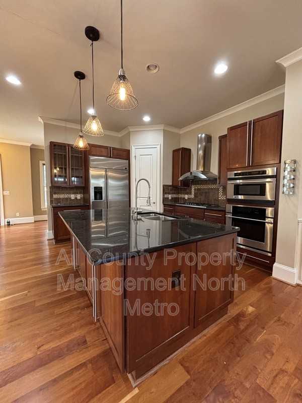 395 Laurent St Nw - Photo 4 of 18