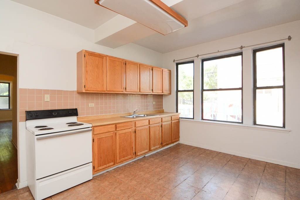 3145 W Medill Ave #1 - Photo 2 of 21