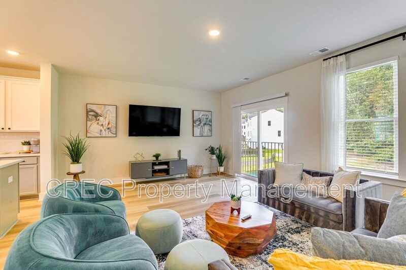 1010 Pettiford Pl - Photo 3 of 28